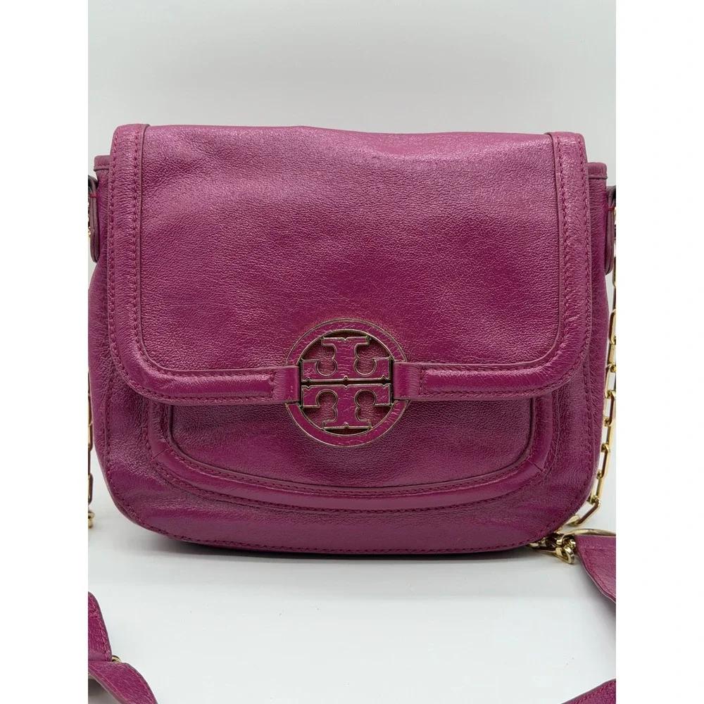 Tory Burch Amanda Crossbody Bag Plum Pebbled Leather Gold Logo Messenger Purse